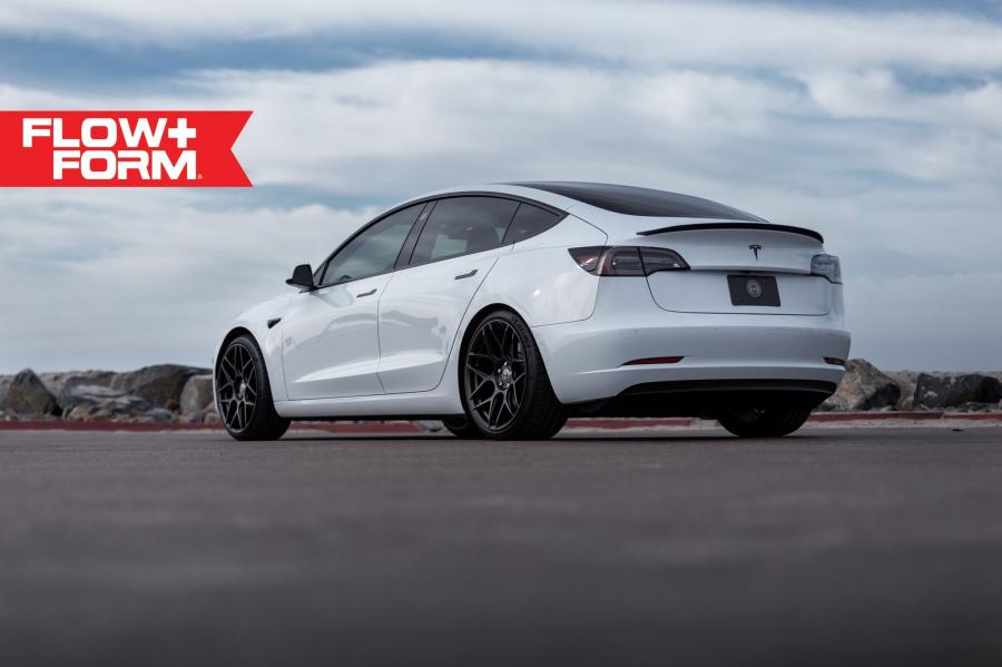  Tesla Model 3 on HRE Wheels (FF01) 2018 года  (фото 9 из 12)